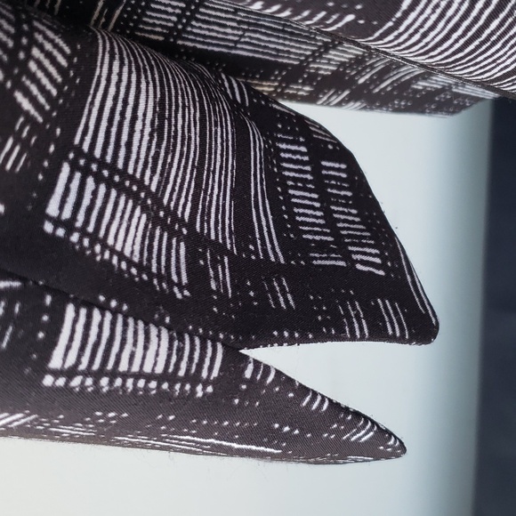 Black and White Investments Petites blazer with 3/4 sleeves - Picture 7 of 11